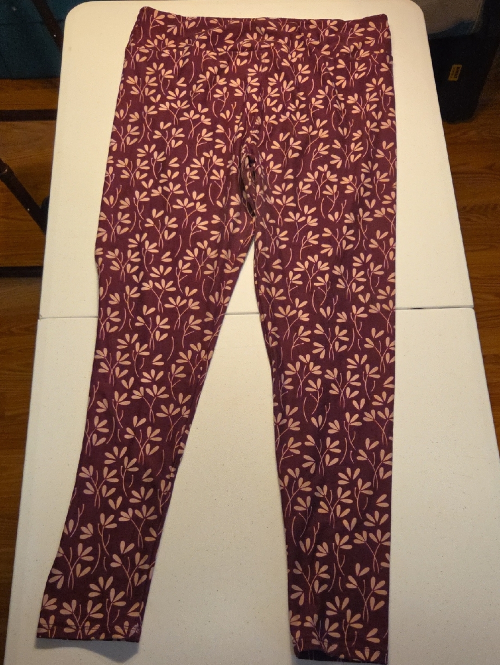 LuLaRoe Plum Leggings with Pink Leaf Print, TC
